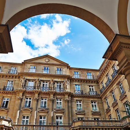 Steigenberger Icon Frankfurter Hof Hotel Frankfurt am Main Exterior photo The courtyard of the National Museum