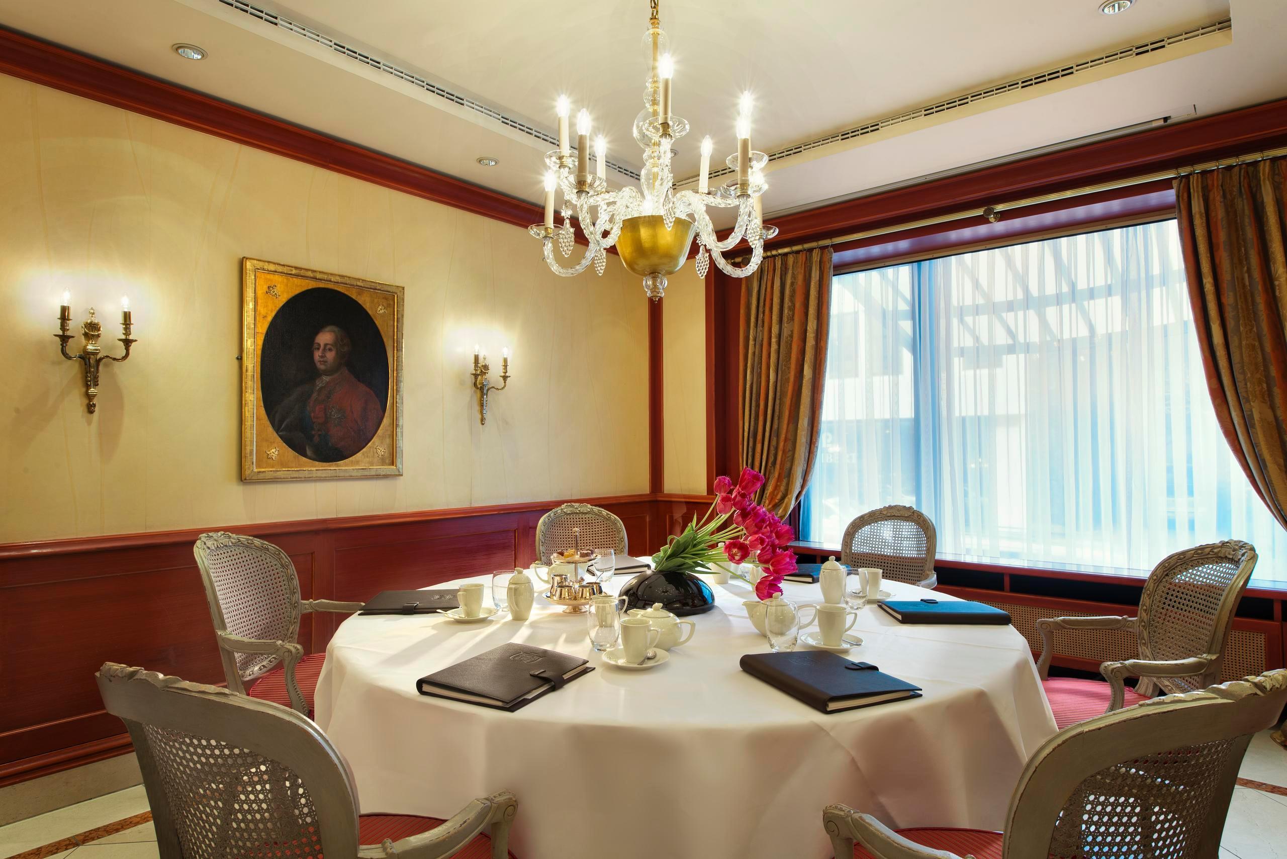 Steigenberger Icon Frankfurter Hof Hotel Frankfurt am Main Exterior photo The Club's boardroom