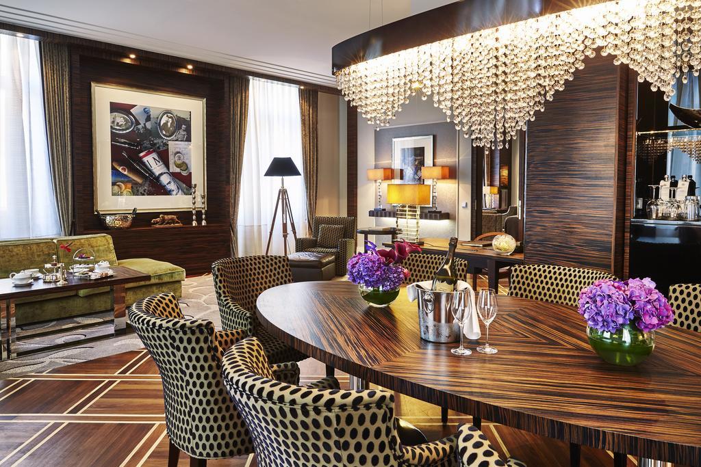 Steigenberger Icon Frankfurter Hof Hotel Frankfurt am Main Exterior photo The interior of a suite at the Mandarin Oriental, Munich